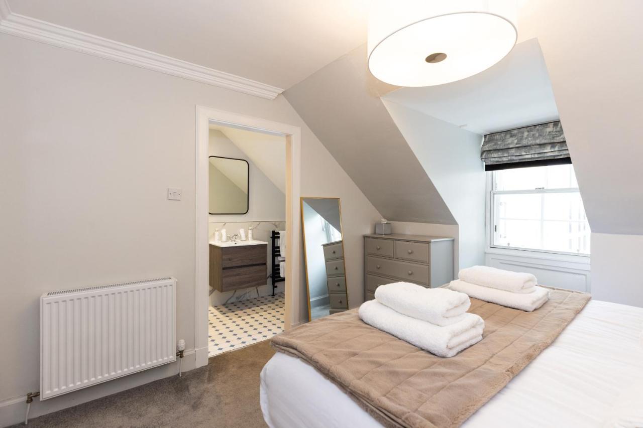 Righ - Luxurious Centre Three Bedroom EDI